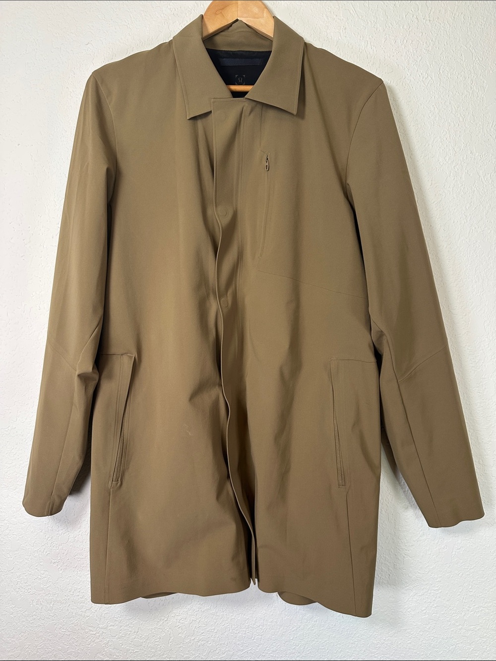 lululemon athletica Men's Trench Coat in Olive